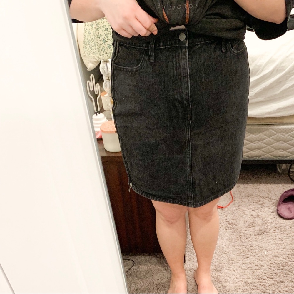 Gap Denim Skirt. Size 33/16.